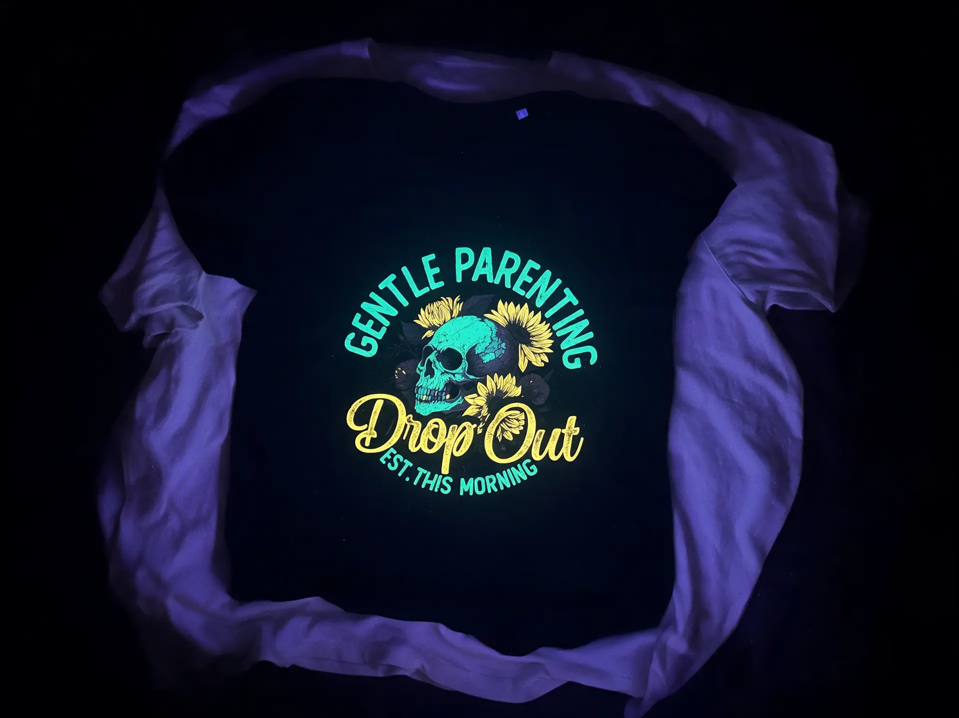 Gentle Parenting — Neónový DTF print